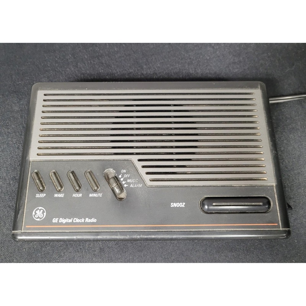 General Electric (GE) Digital Clock Radio Model 7-4612BKB Vintage 1993 (Works) - Picture 4 of 15